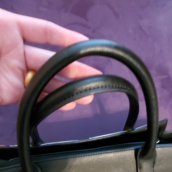 🖤🤍🤎Kenneth Cole Reaction handbag - Picture 5 of 8